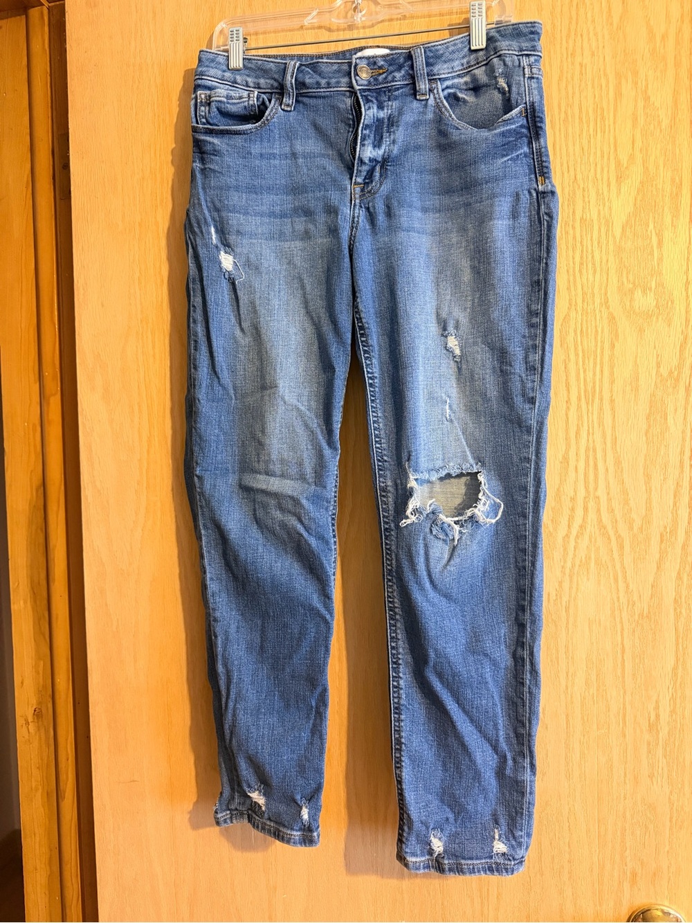 Boyfriend Jeans with Distressed Knee in Blue